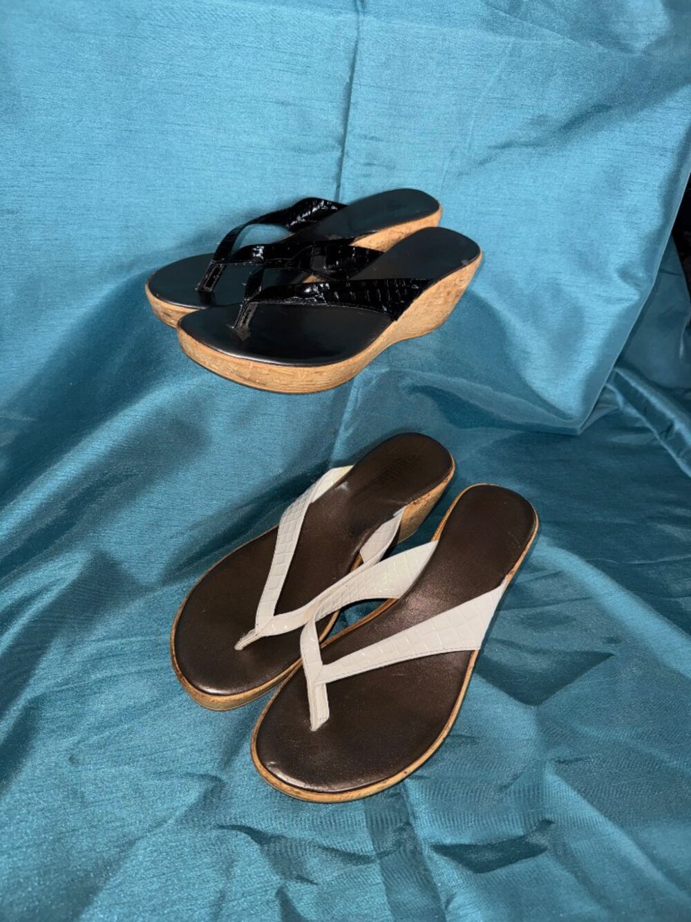 Set of Women's Seychelle's thong cork wedge sandals black and white